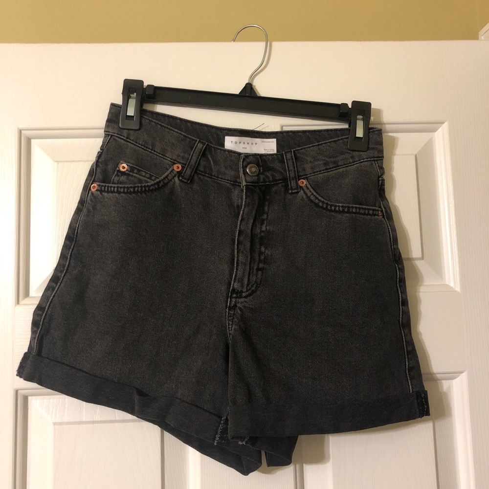 Topshop mom short in washed black!